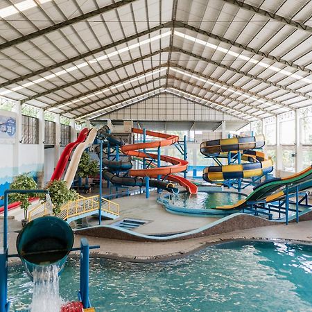 Neo Cempaka Hill Hotel Джембер Экстерьер фото