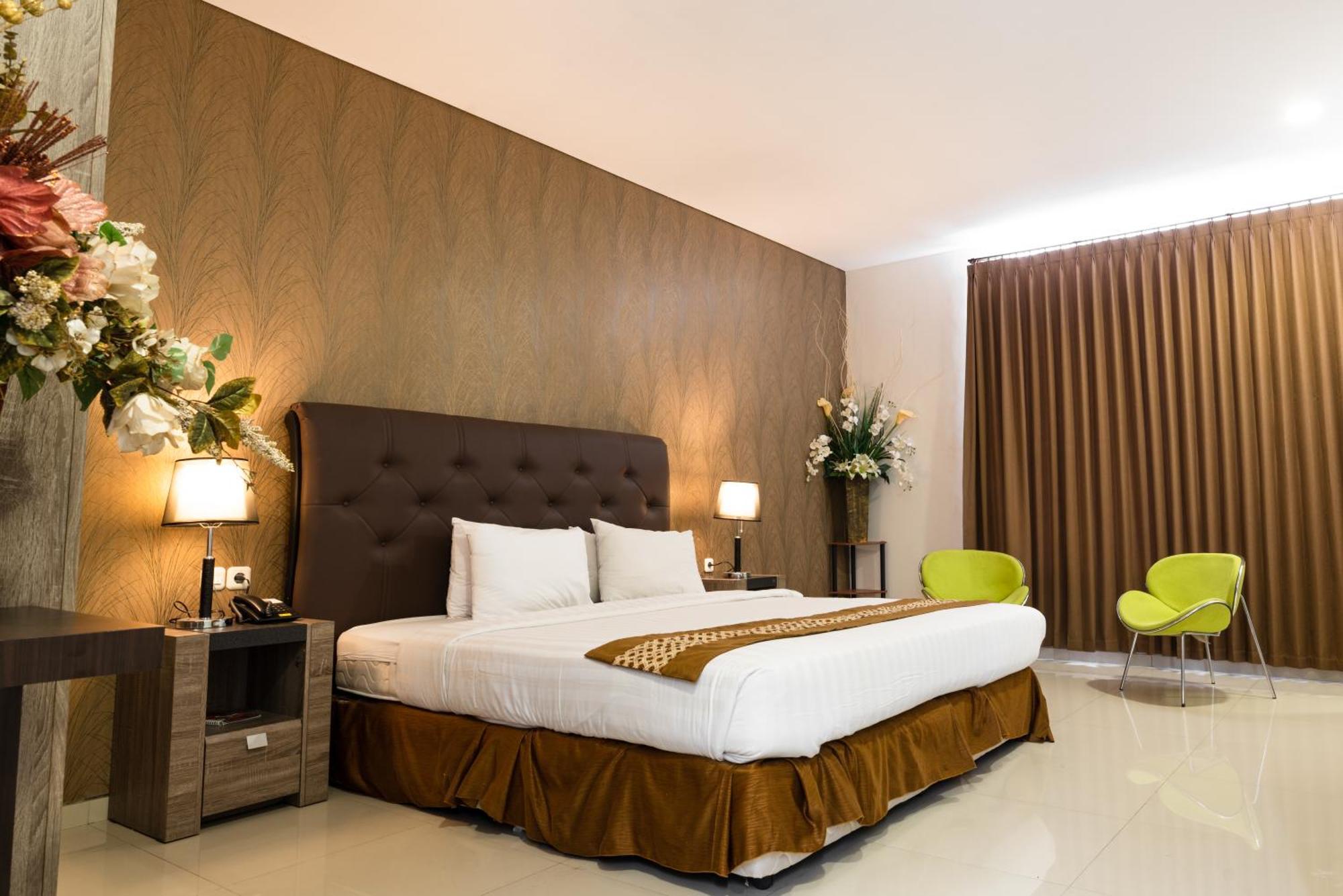Neo Cempaka Hill Hotel Джембер Экстерьер фото
